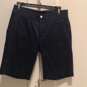Set of 2 dress Bermuda shorts.